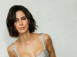 Lena meyer landrut sie spricht uber schwangerschaft und verlobung gala de. Lena Meyer Landrut Stellt Fans Frage Zu Neuem Song Doch Viele Ignorieren Das Stars