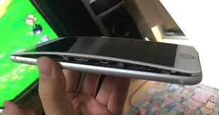 Votre batterie peut être gonflée si la coque du téléphone ne se met plus en place comme avant, s'il y a un écart entre les composants, si les boutons deviennent rigides et difficiles à actionner ou si votre appareil donne plus. Iphone 8 Plus Des Batteries Qui Gonflent Pretes A Exploser