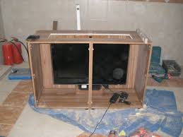 Schlafzimmer tv schrank 28 images diego brown tv stand side glass door cd drawer 17 diy entertainment center ideas and designs for your new modern tv units cabinets designs for bedroom living tv lift cabinets in homes traditional bedroom miami tv cabinet design for bedroom modern tv cabinet design. Tipp Von Hofiprofi Versenkbarer Fernseher Im Eigenbau Zimmerschau