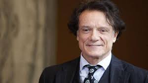 Chi è, età, carriera massimo ranieri, all'anagrafe giovanni calone, è nato a napoli il 3 maggio del 1951. Chi E Massimo Ranieri Tutto Sul Famoso Cantante Donne Magazine