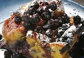 Recette De Gateau Pouding Aux Bleuets A L Ancienne Coup De Pouce Blueberry Pudding Recipes Blueberry Bread Blueberry Bread Pudding