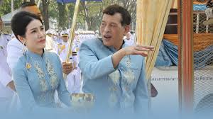 2562 มีพระบรมราชโองการโปรดเกล้าฯ ให้เจ้าคุณพระสินีนาฏ พิลาสกัลยาณี พ้นจากตำแหน่งข้าราชการในพระองค์ฝ่าย. Vs89o3vpmlstxm
