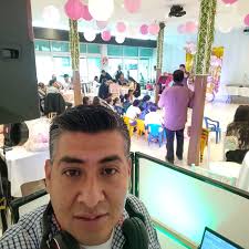 Leonardo Estrella updated his profile picture.