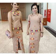Kain tenun ini sepintas memiliki kemiripan dengan kain tenunikat yang dibuat oleh suku indian di amerika. Kain Tenun Motif Toraja Kain Tenun Pabintik Jepara Toraja Shopee Indonesia