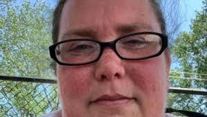 Melissa Dean's Instagram, Twitter & Facebook