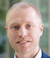 Future Generation Computer Systems The vendor-agnostic EMPAIA platform for  integrating AI applications into digital pathology in