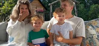 Kim kötter height is 5 feet 9 inches tall and her body weight is 55 kilograms. Kim Kotter Verrast Iedereen Met Gigantisch Babynieuws Dit Hadden We Nooit Verwacht Kek Mama