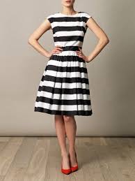 Black And White Striped Dress With Red Shoes Black White Striped Dress Looks Look Dolce E Gabanna