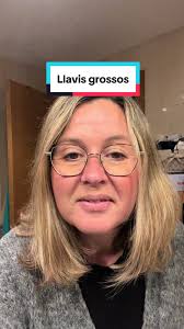 Anem a veure si podem fer que els llavis quedin mes gruixuts, que us  sembla? S’hi veuen? A mi al final em sembla que si 😂😂😂#tiktokencatala  #elmeudia #catalaaltiktok #catalunya #fyp #parati #beauty ...