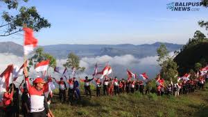 Hanya saja, pada minggu 16 agustus 2020, wawan sempat mengeluhkan jika sedang sakit kepala. Sambut Hut Ri Polres Bangli Kibarkan 75 Bendera Merah Putih Di Puncak Gunung Abang Kintamani Balipuspanews Com