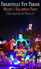 Watch Frightfully Fun Parade At Mickey S Halloween Party Mickey Halloween Party Mickey Halloween Disney Vacation Club