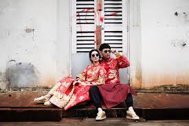 Keeping It Cool In Kua Amos And Laura S Engagement Shoot Pre Wedding Photoshoot Chinese Wedding Dress Chinese Wedding Photos