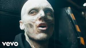 Skin and Bohnes: Alexander DeLeon begins again