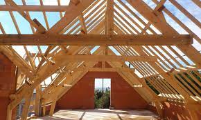 Acoperișul neted este perfect pentru o casă privată, în cazul în care zăpada nu este principalul avantaj al unui astfel de acoperiș este că cel mai puternic vânt nu îl poate demola. Acoperis Din Lemn Invelitoare Etape Executie Costuri Reformex