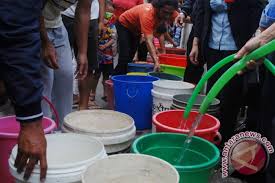 Untuk mempercepat tercapainya program 100% air bersih layak pada 2019, water.org juga membuka kesempatan kepada berbagai pihak termasuk swasta untuk turut berkontribusi memberikan capaian akses air bersih dan sanitasi di indonesia dengan mengadopsi program water credit. Indonesia Masih Kekurangan Air Bersih Antara News