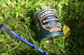 Hammerite 5087609 hammerschlaglack effektlack dunkelgrau 750 ml (0) angebotsinfo hammerite metall schutzlack hammerschlag 0,750 liter dunkelgrau lack rostschutz (0). Shoushous Shades Of Shopping Dem Rost An Den Kragen Mit Hammerite Metallschutzlack Direkt Auf Rost