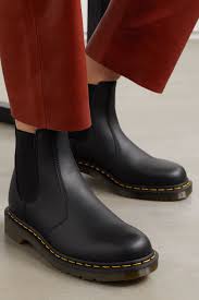 Whether or not you fit in, you'll feel comfortable taking on the world in doc martens boots. Krysantemum Ar Salut Vegan Doc Martens Chelsea Boots Justerbar Arctic Forstyrre