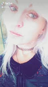 Frieda Bean's Instagram, Twitter & Facebook