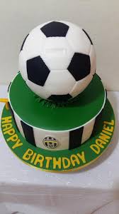 Altra versione della cake juventus decorata con panna e pasta di zucchero. Acrvif0fgmzb0m