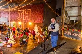 Discover a variety of activities and attractions in keene nh including the pumpkin festival and keene music festival. Gardiner Heralds The Holiday Season With Parade Of Lights Tree Lighting Centralmaine Com