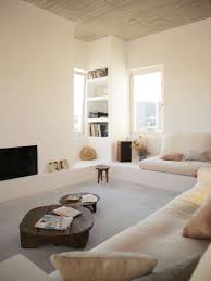 Kamu bisa memilih sofa bed dengan bahan kulit untuk ruangan yang lebih hangat, atau linen dan kanvas untuk pilihan sofa bed dengan aneka warna dan desain yang lebih beragam. 9 Desain Ruang Tamu Tanpa Sofa Cocok Di Rumah Minimalis Nih