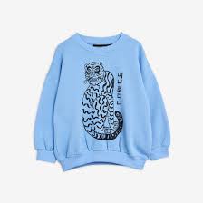 A loose shirt, usually made of a knit fleece, for athletic wear and now often used as casual apparel. Tiger Kinder Sweatshirt Blau Mini Rodini
