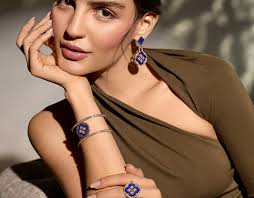 Farah Khan Projects :: Photos, videos, logos, illustrations and branding ::  Behance