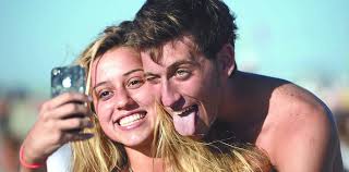 Las autofotos son furor y las playas se llenaron de “selfies”