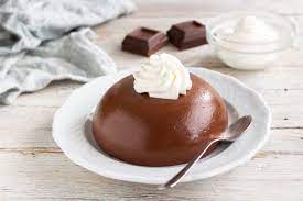 Spezzettate il cioccolato e fatelo fondere con un cucchiaio di acqua in una casseruola con il fondo spesso. Budino Al Cacao Ricetta Semplice E Velocissima Senza Gelatina