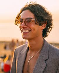 When you see a sunset like this, you can't help but smile, right  @callummullin ? 😊 #IZIPIZISUMMER #IZIPIZI