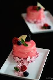 Entremet Cheesecake Coeur Aux Fruits Rouges Glacage Rose Et Meringue Taarten Versieren Bavarois Taart