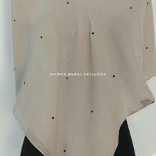 Ikan yang juga dikenal dengan ikan pasir putih ini hidup di perairan pantai, payau hingga air tawar. Syurga Bawal Exclusive Diamond Tabur Shopee Malaysia