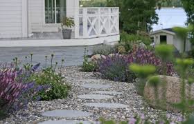 Garden Designer Visit Annika Zetterman S Ode To The Swedish Coast Gardenista Scandinavian Garden Hampton Garden Garden Design