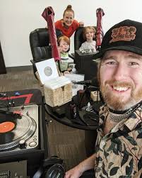 It's gonna be QUITE the show tonight! DJ Crinkle (@hashtagsend) , Ollie