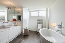 Auch dort schafft ein holzboden eine wohnliche und behagliche atmosphäre. Holzboden Im Bad So Schutzen Sie Ihn Richtig