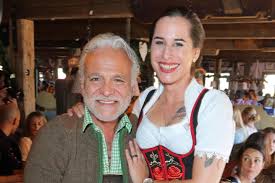 Wir trafen den gebürtigen italiener gut gelaunt in … Nino De Angelo Jetzt Zieht Noch Ehefrau Larissa Schmitt Aus Und Rechnet Ab Gala De