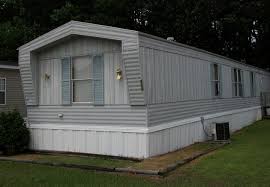 Aug 26, 2020 · the average cost of mobile home skirting installation ranges from $400 to $4000 or more depending on the skirting material used, ground conditions and the size of the mobile home. 4 Types Of Mobile Home Skirting Mobile Homes Ideas