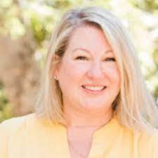 Deana Goss's Instagram, Twitter & Facebook