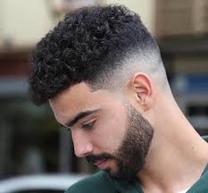 1001 Idees Cheveux Boucles Homme Notre Grain De Sel En Tuto Coiffure Homme Cheveux Boucles Cheveux Boucles Homme Cheveux Frises Homme