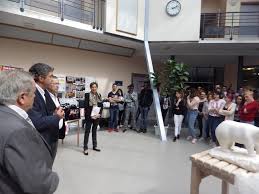 C'est la pièce dans laquelle on dort, mais pas seulement. Remise De La Bourse Des Premiers Equipements Aux Apprentis Lot Cahors Le Petit Journal