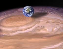An Illustration Showing How Small The Earth Is Compared To Jupiter S Red Spot 1000 Earth S Could Fit Inside Of Jupiter But Jupiter Red Spot Astronomy Planets
