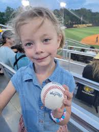 Onew being a cute baseball player. ⚾💙 #Onew #SHINee