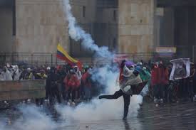 El pueblo marchó en contra de la reforma tributaria propuesta por el heridos y muertos deja protestas en colombia. Cuxgb6 Rj1fgzm