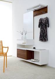 Die garderoben von who's perfect beeindrucken mit ausgefallenen formen, frohen farben und verspielten mustern. Garderobe Sento Um Entscheidende Finesse Erweitert Wohnen Regional Online Magazin Flurmobel Modern Flur Mobel Garderobe Modern Design