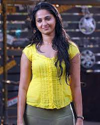 Sweety shetty made her acting debut way back in 2005 with super. Hot Actresses Hotties Posted On Their Instagram Profile Anushka Shetty Follow Hot Actresses In 2020 Indian Actress Pics Stylish Girl Images Anushka Photos