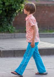 Avec Le Tissu Petit Pan Hanako Blanc On Vous Le Dit Toujours Que Les Fleurs C Est Tellement Joli Pour Les Garcons Paspelpoeze Vetements Peter Pan Tissu