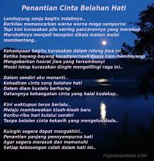 Perempuan bisa bertahan dalam waktu yang lama dalam penantian hanya dengan meyakini nuraninya saja. Puisi Penantian Cinta Belahan Hati Pujangga Maya