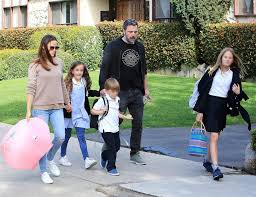 Jennifer garner and ben affleck—one of hollywood's most famous former couples—made headlines again after ben opened up to the new york times about how he thinks their divorce is the biggest regret of his life. Ben Affleck Y Jennifer Garner Juntos De Nuevo Por Sus Hijos
