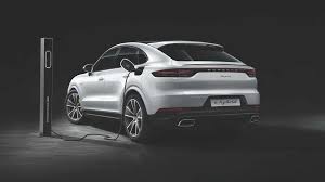 Edmunds also has porsche cayenne hybrid pricing, mpg, specs, pictures, safety features, consumer reviews and more. Vw Group High Performance Suvs Drag Race Ends In Photo Finish