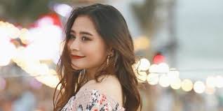 Namun sayangnya, sosok pria yang berhasil merebut cinta pertama prilly tersebut bukanlah aliando. Kisah Prilly Latuconsina Saat Masih Hidup Susah Dream Co Id